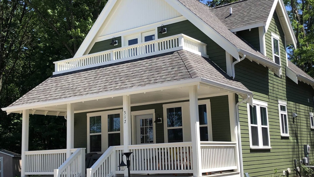 New Buffalo House | New cottage with pool and walkable to downtown/beach