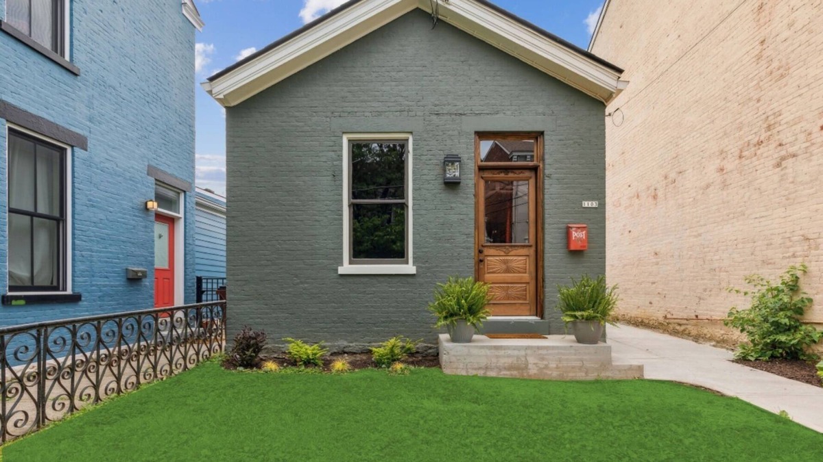 Covington House | NEW! Covington Cottage – Historic Home w/Hot Tub, Walk to Bars & Restaurants