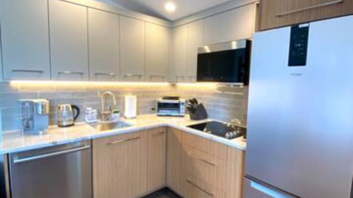 Roslyn Apartment | New Cozy 1 Bedroom ADU unit with your own private entrance and Kitchenette