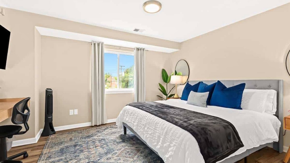 Roseville Apartment | New! Cozy 1BR, Minutes to Roseville Downtown