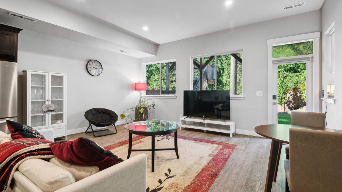 Sammamish Apartment | NEW! Cozy 1BR Retreat in Sammamish