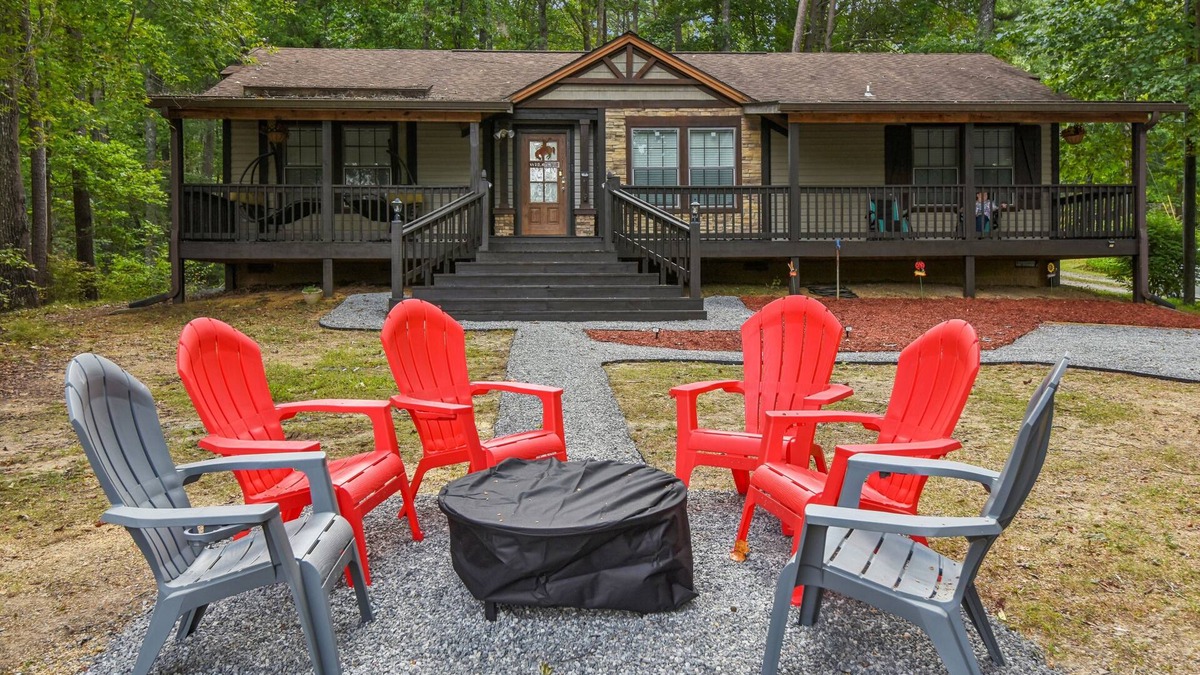 Crossville Cabin | NEW! Cozy Cove Escape - Lakeside Retreat