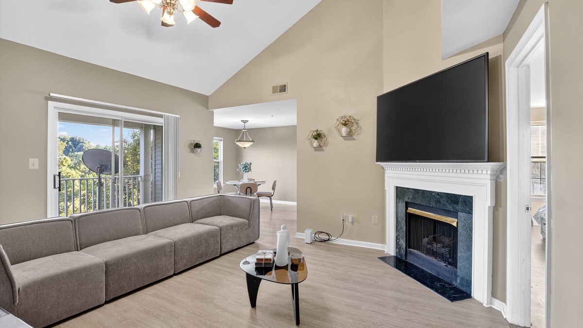Owings Mills Condo | NEW! Cozy Pikesville Penthouse with Basketball Arcade
