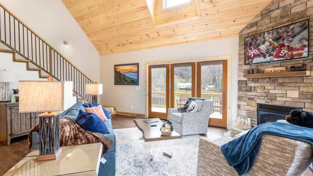 Vilas House | NEW Creekside 4-BR Modern Cabin with Hot Tub, Fire Pit, Grill, 2+ Acre field!