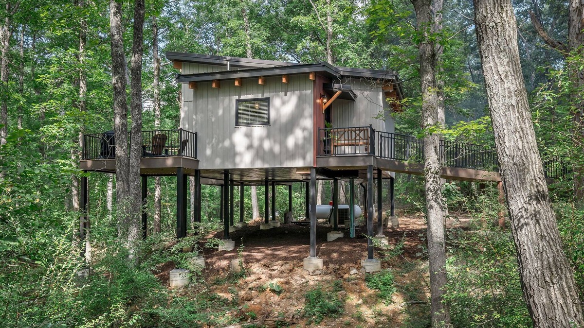 Treloar Cabin | New - custom-built Treehouse - Twilight