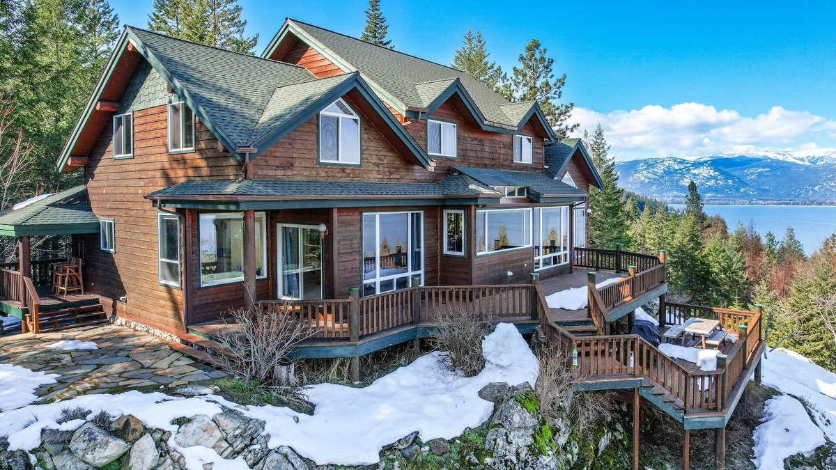 Sandpoint Ski Chalet | NEW - Custom Lake House w/Private Island