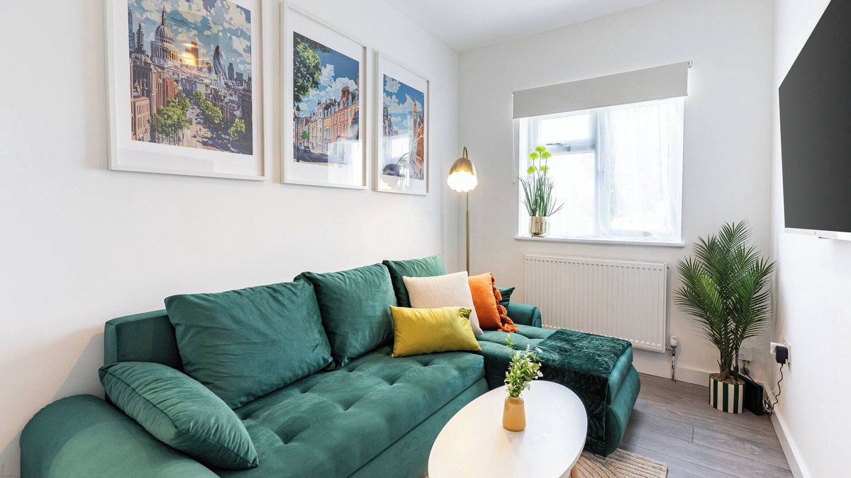 Plumstead Apartment | New! Delightful 2BR Flat in Woolwich