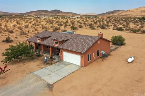 Joshua Tree House | NEW Desert Dream Hot Tub, Yoga, Ping Pong, Fire Pit