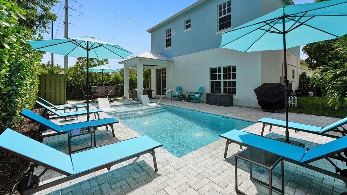 Delray Beach House | NEW Designer's Dream Delray Beach Oasis w/ Private Pool, Patio, close to Ave!