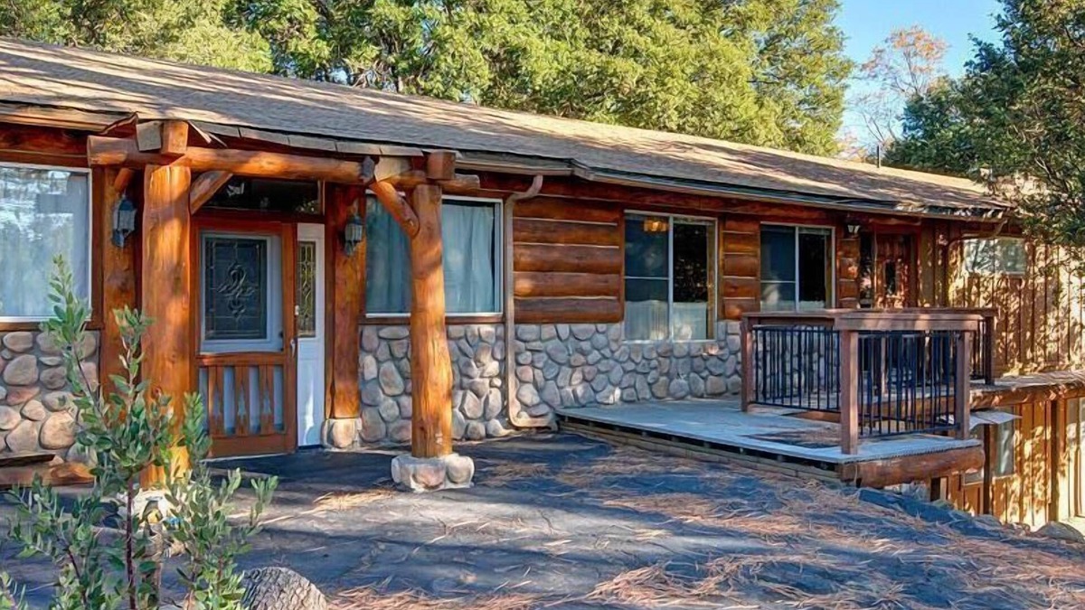 Julian House | New Discount ends 10/30 - Julian Wagon Wheel Retreat for large or small groups