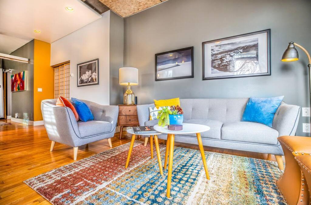 East Central Apartment | New Distinctive Historical Unit from 5 Star Host