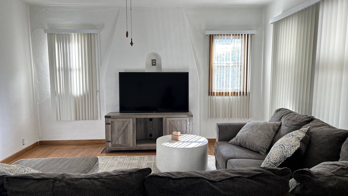 Central Davis House | New Downtown Davis vintage home