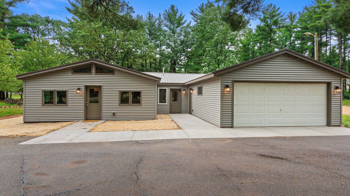 Nekoosa House | NEW Eagle's Nest West - less than 3 miles to SV and walkable to Petenwell Lake!
