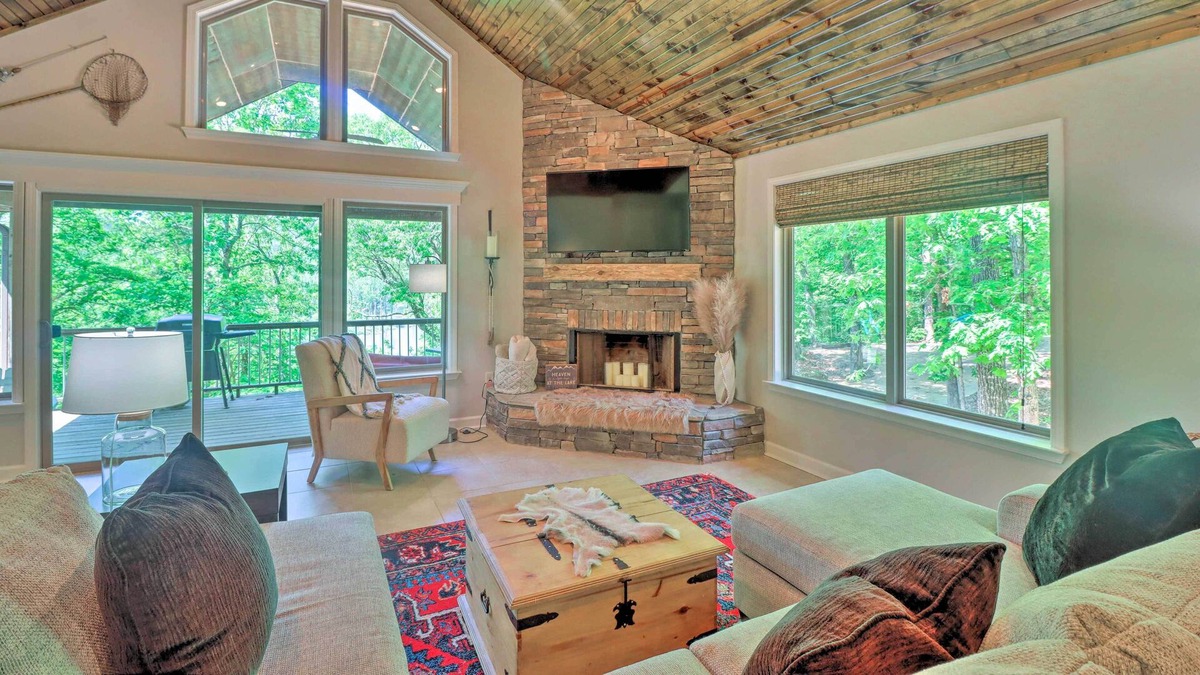 Prim Cabin | NEW! Enchanted Waterfront Cabin w/ Deck, Game Room