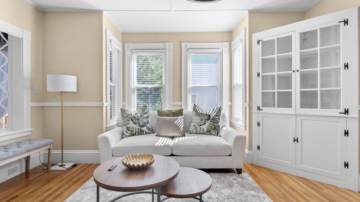 Reading Apartment | New England Historic Charm Meets Modern Style in the North Shore