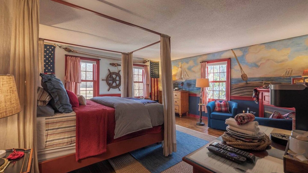 Stonington Apartment | New England Hospitality at the Carriage HousenMystic Vacation Rentals LLC