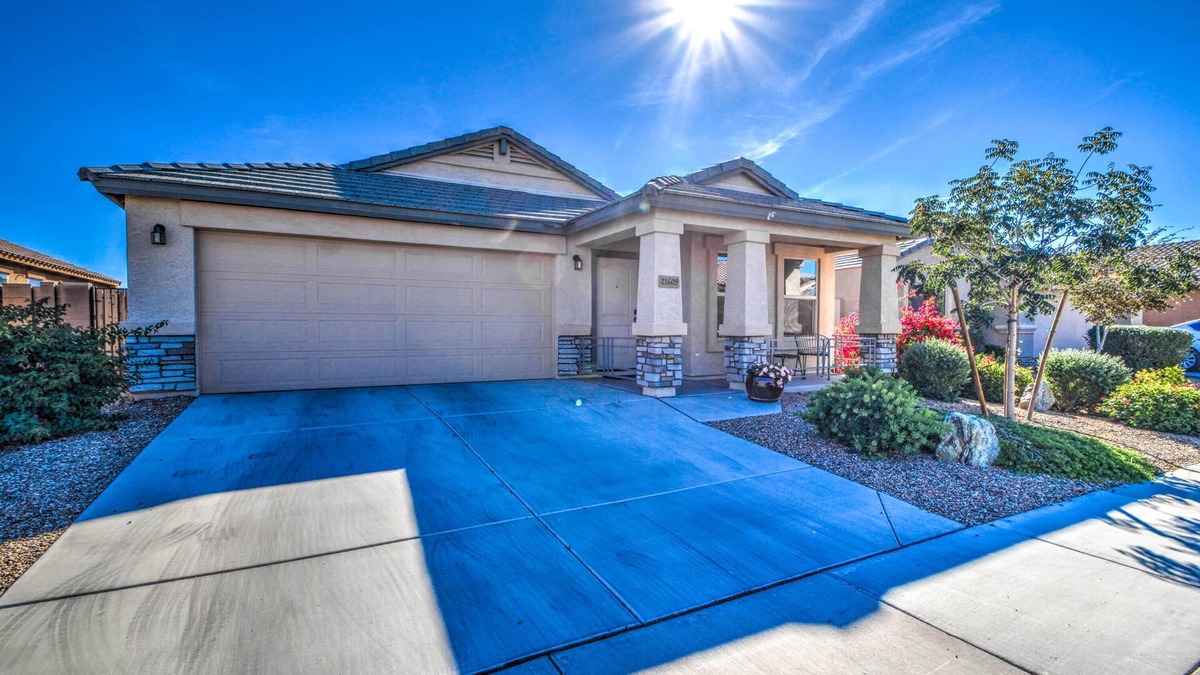 Sundance House | NEW! Executive Bungalow in West Valley Sleeps 8, weekly/monthly rates available