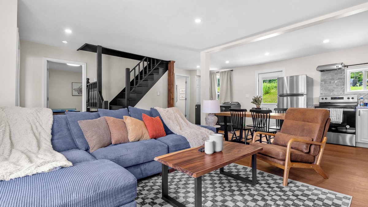 Ashland House | NEW! Fall Leaves, Firepit, Game Room