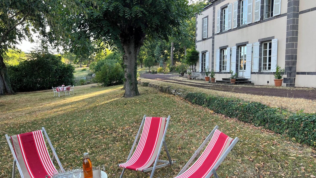 Romagnat House | New! Family home surrounded by nature, close to lakes and volcanoes.
