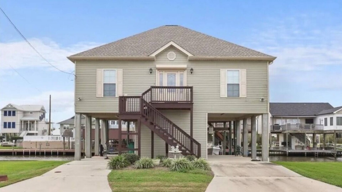 Barataria House | New For 2025 - Waterfront Bayou Retreat: 25 Min to NOLA.