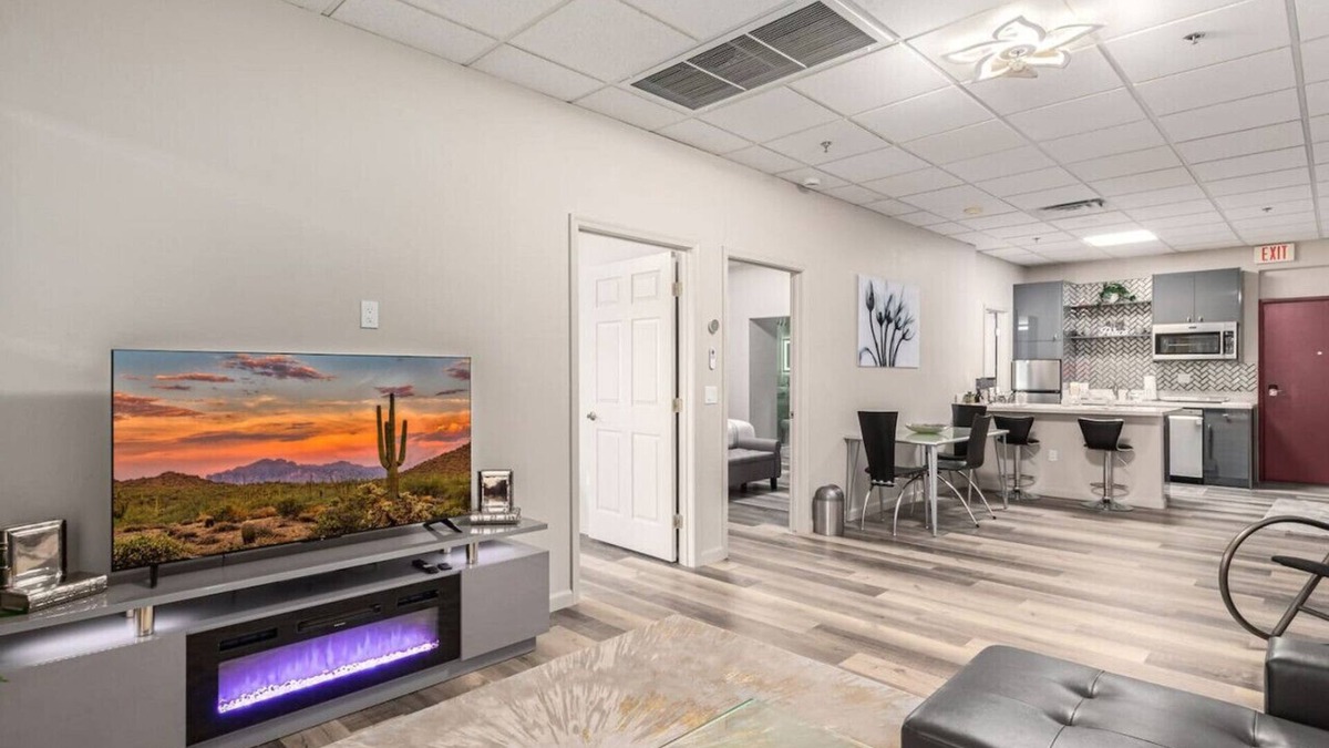 Fountain Hills Condo | New Fountain Hills Suite On The Avenue/2Bed-2Bath