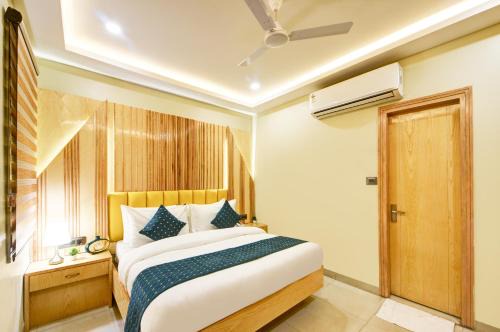 Old Delhi Hotel | New Frontier - 2 Mins from OLD Delhi Railway Station & Chandni Chowk