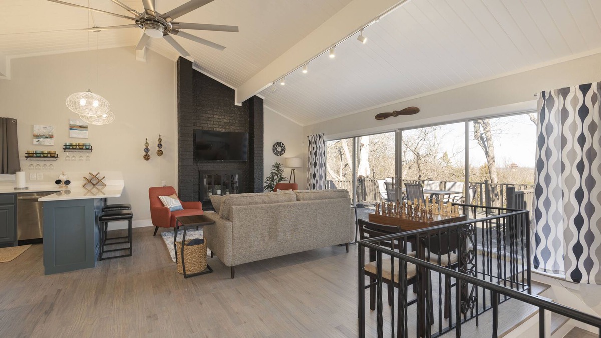 Pottsboro House | NEW! ♦ Fun & Modern Lake Retreat ♦ Near Marina!