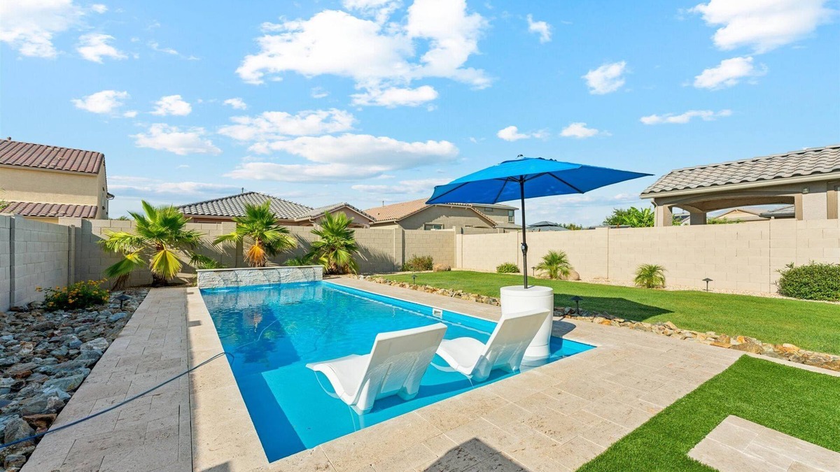 Glendale House | New Glendale Listing - Modern - Pool - Near Stadium & Westgate Entertainment