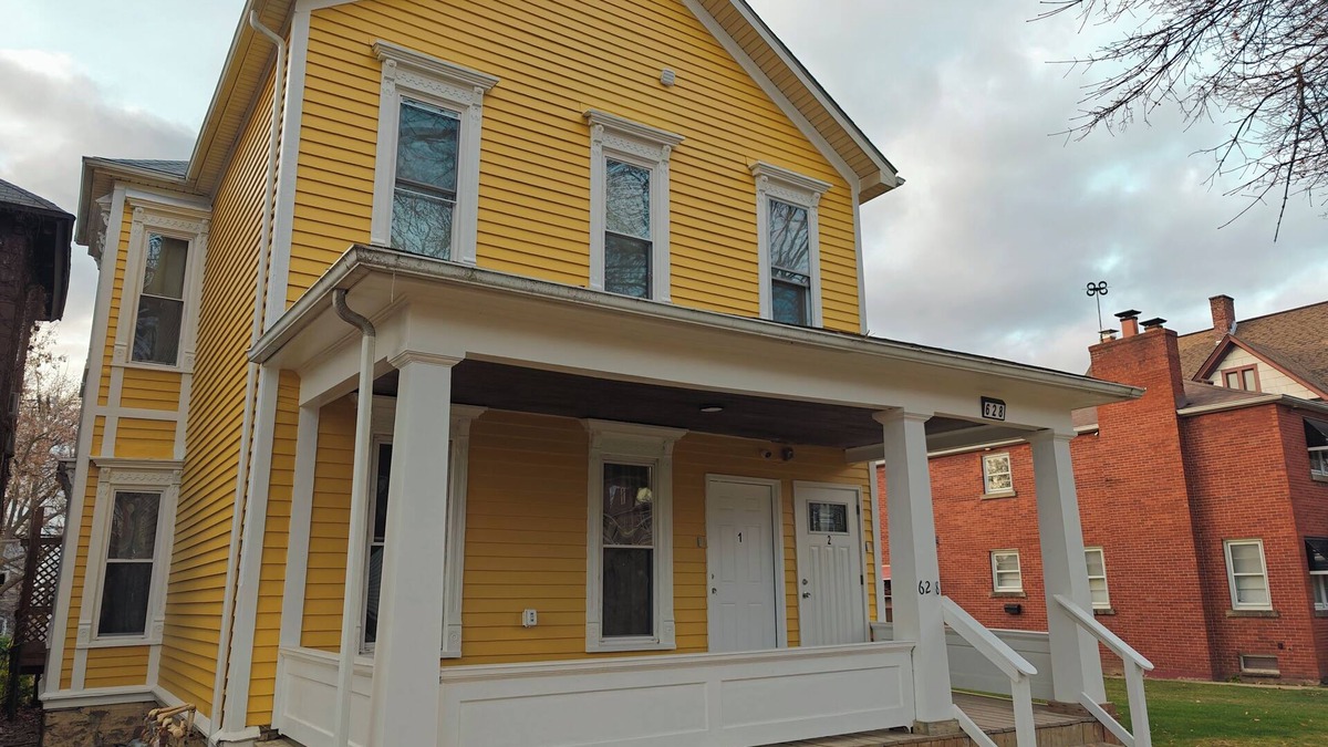 Downtown Niagara Falls Apartment | New! Golden Getaway walk to the falls