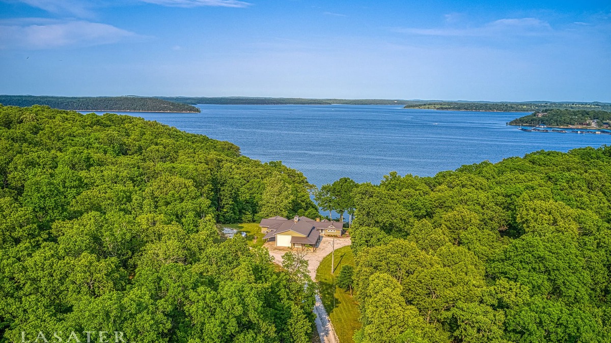 Mountain Home House | New! Gorgeous 3bd 2bth LAKEFRONT House on Bull Shoals! Pet Friendly!