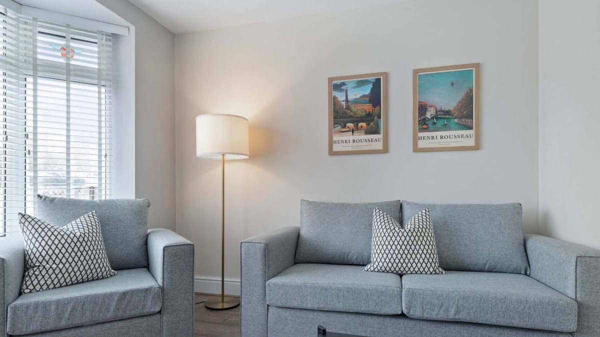 Arnold House | New! Gorgeous Home | Sleeps 6, Amazing Location!