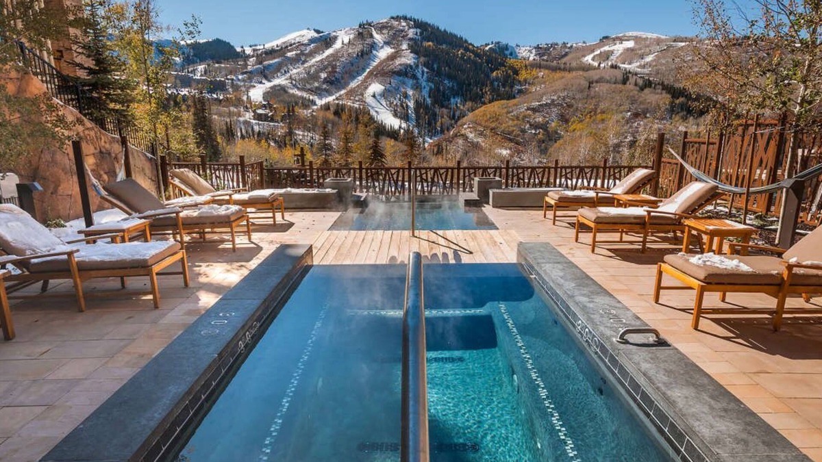 Empire Pass Condo | NEW Gorgeous Luxury Ski-in/Out Deer Valley. Pool, Gym, Ski Valet.