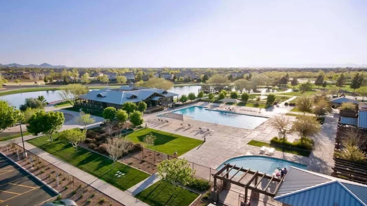 Power Ranch House | *NEW* Gorgeous Oasis Retreat Pools Golf Pickleball