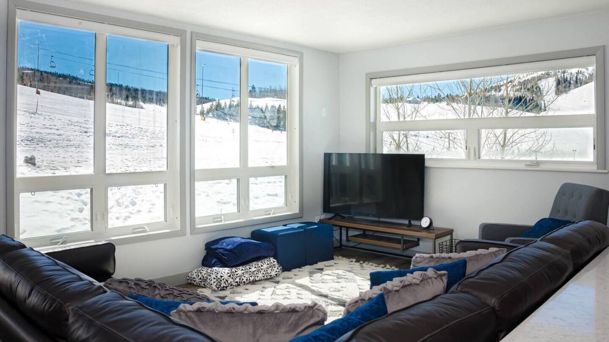 Silvercreek Condo | NEW! Granby Ranch Lookout - 3bd/2ba Ski-in/out Luxury Slope-facing Mountainside Condo