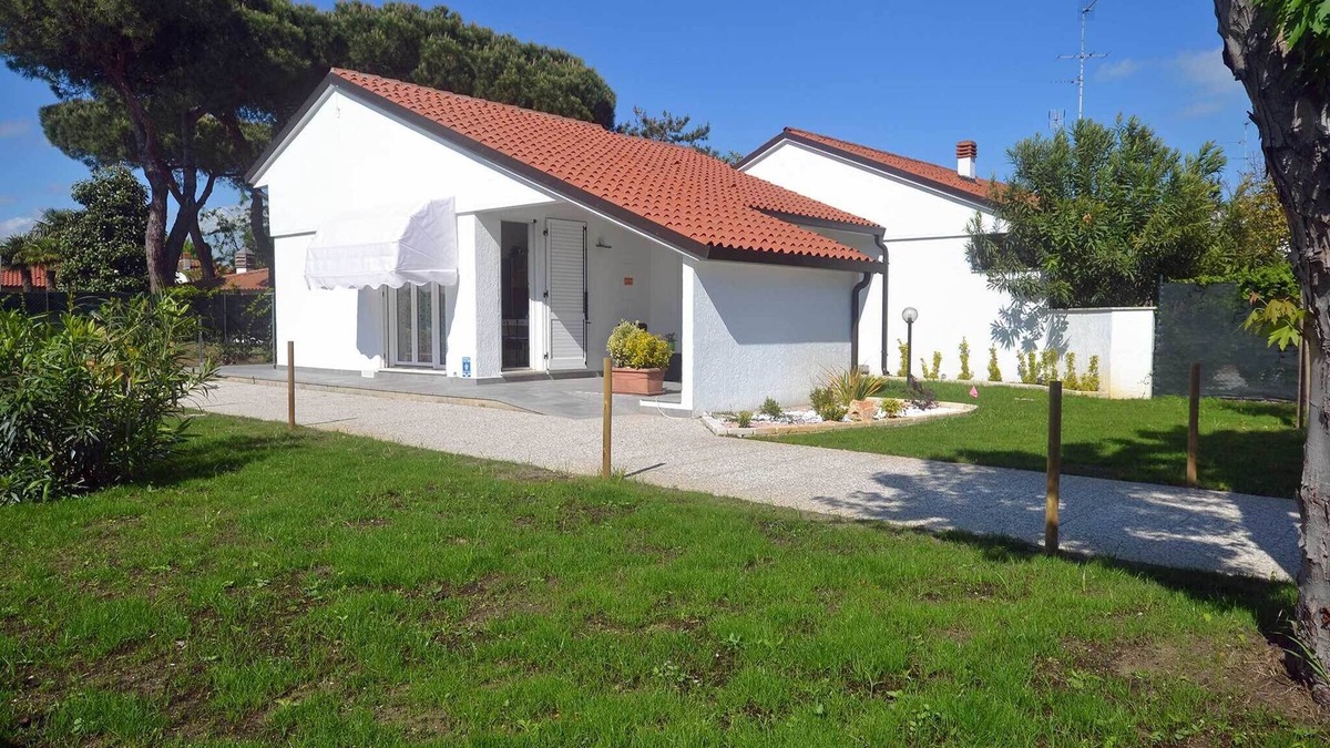 Lido delle Nazioni Villa | New ground floor villa with large garden in green and quiet area