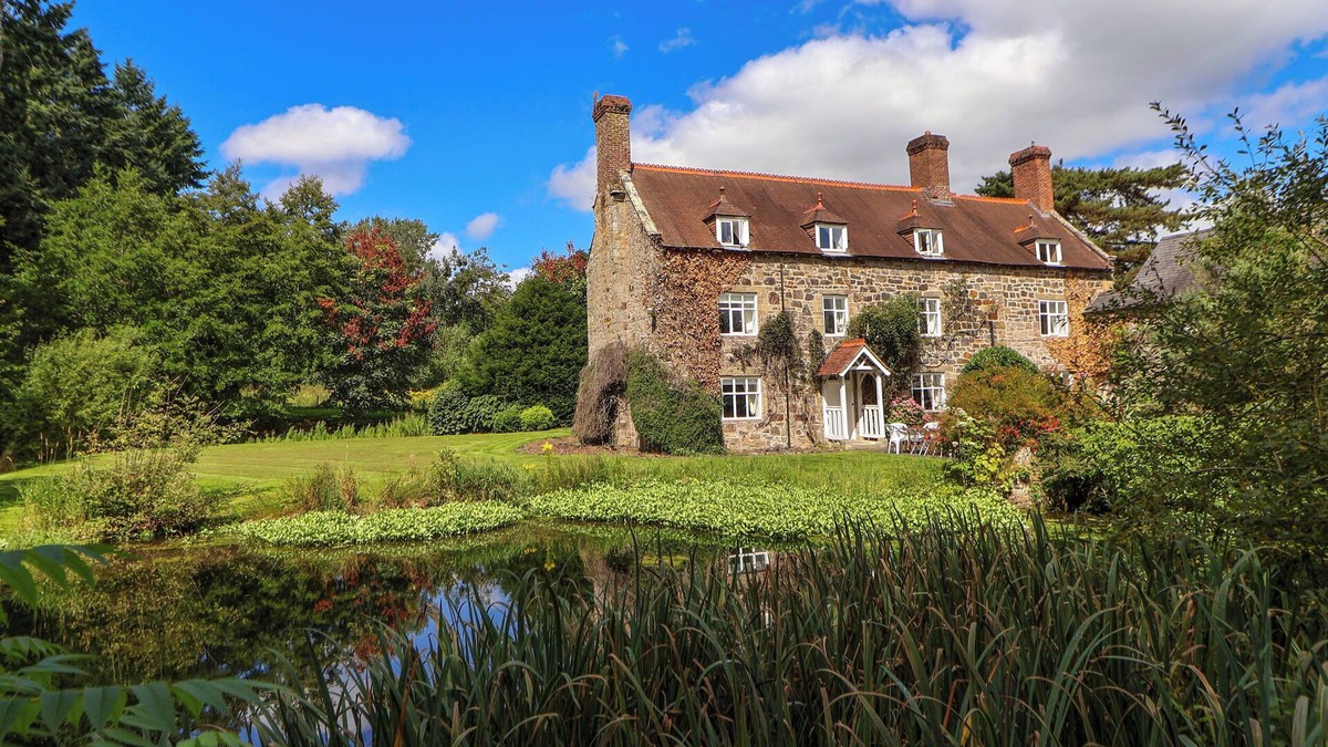 Acrefair Cottage | New Hall