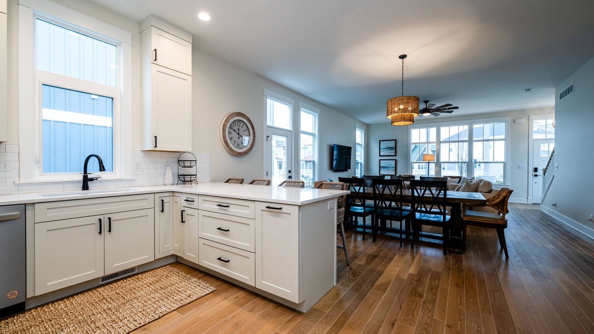 Saint Joseph House | New Harbor Shores House with Bunk Beds, terrance, and Pool!