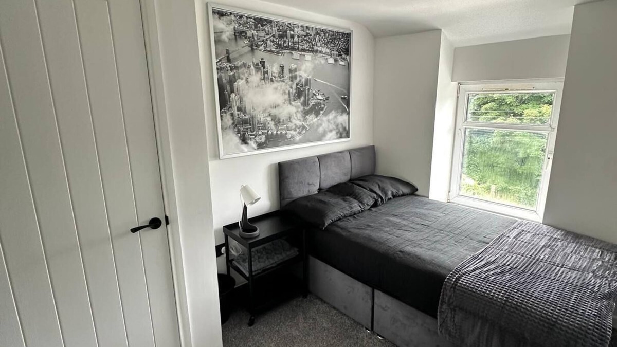 Dowlais House | New High Spec 3 Bedroom Holiday Home