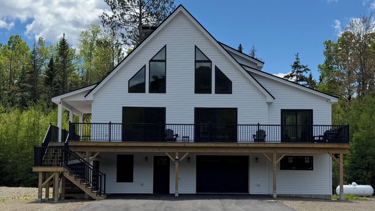 Wyman House | New Home ~ 10 minutes from Sugarloaf!