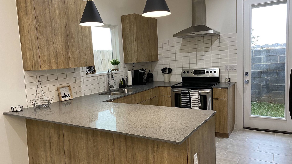 Bonanza House | New Home 2 mins to Doctors Hospital