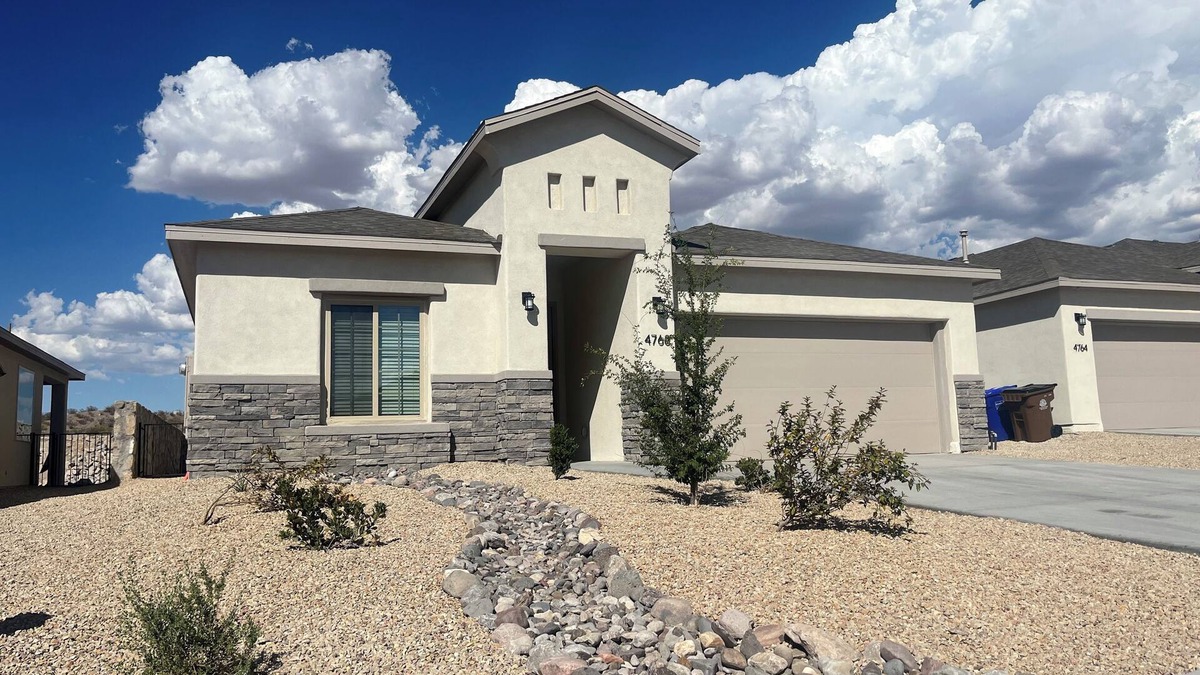 Las Cruces House | New home, beautiful backyard, 3 bedroom