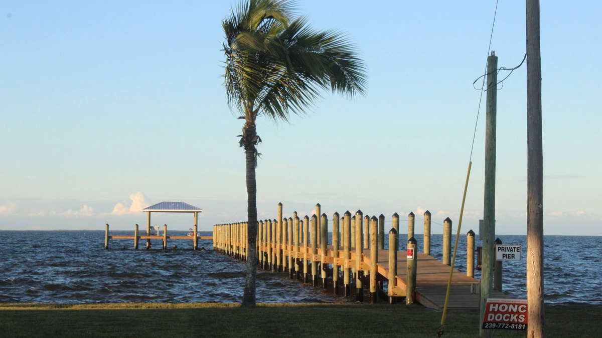 Pine Island Center House | New Home in the heart of Pine Island. Private & Pet Friendly.