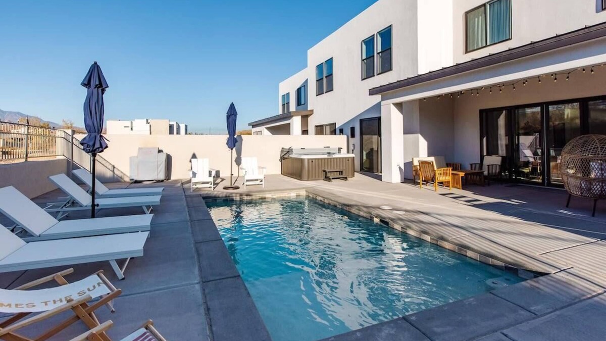 Washington House | New Home | Private Pool, Hot Tub & Desert Views