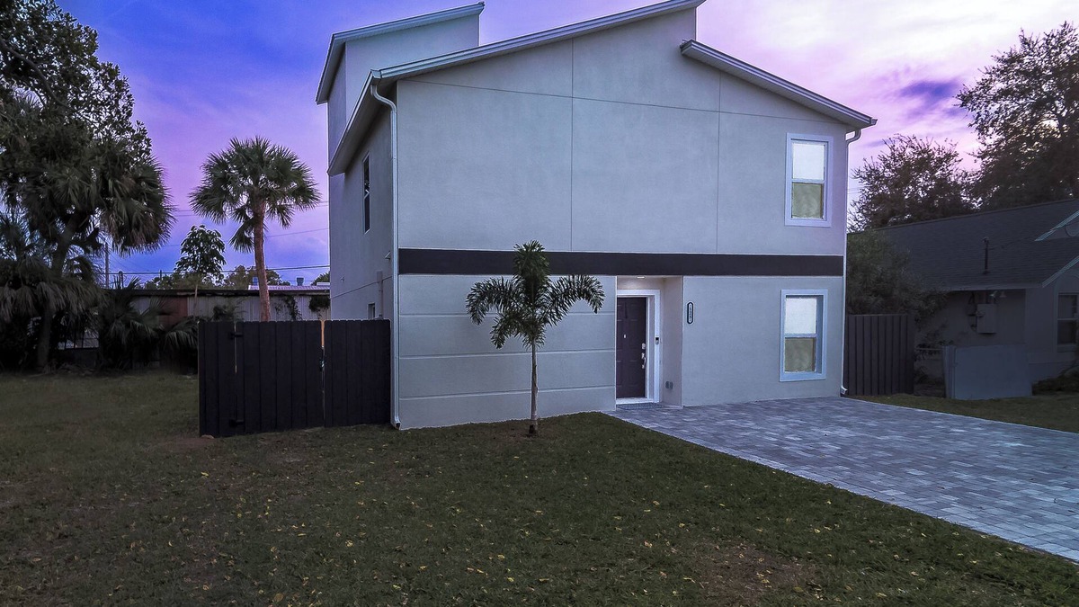 Cocoa House | New Home: Rooftop Seating - Grill - Pets - Sleeps 10