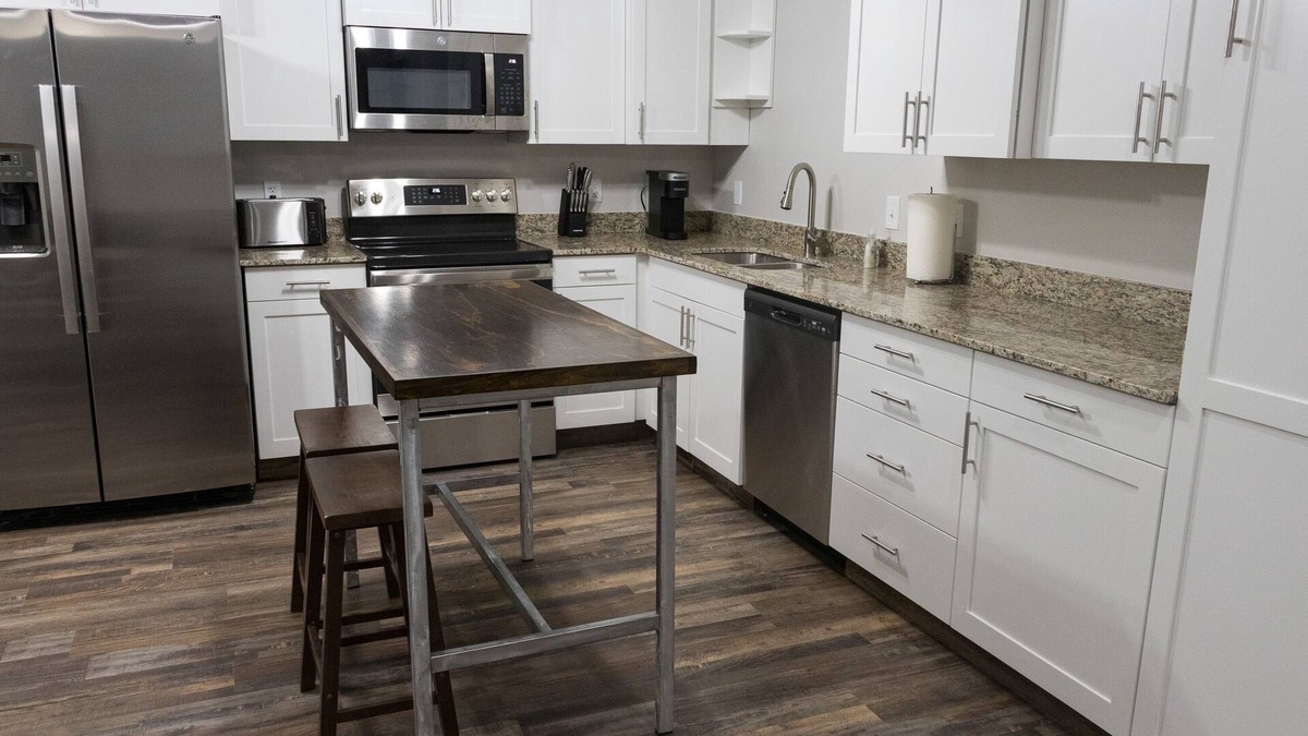 Manila House | New home sleeps 10, open floor plan & amazing view