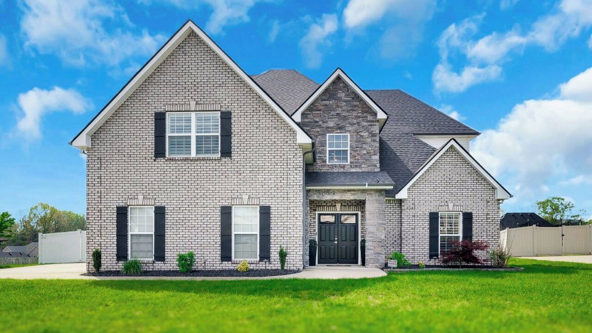 Murfreesboro House | NEW! Home Theater - Game Room - 5BR 3.5 Bath near multiple attractions!