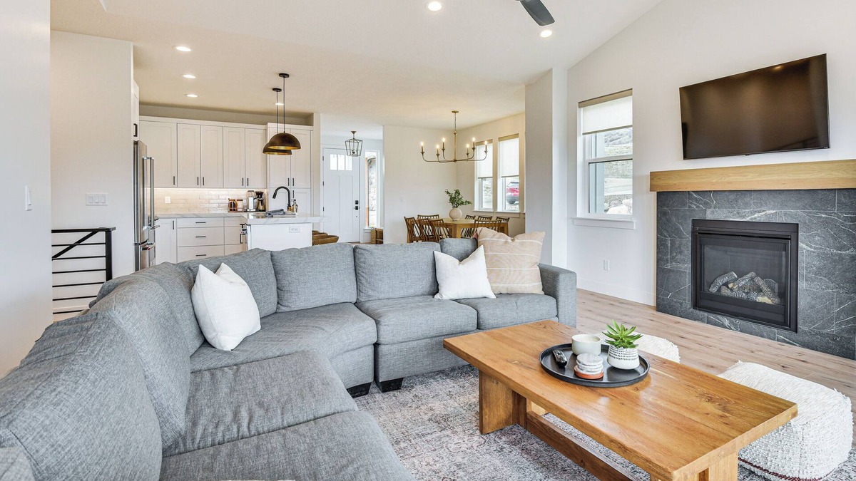 Wolf Creek House | New Home w/Amazing Views in Eden < 6 Mi to Ski!