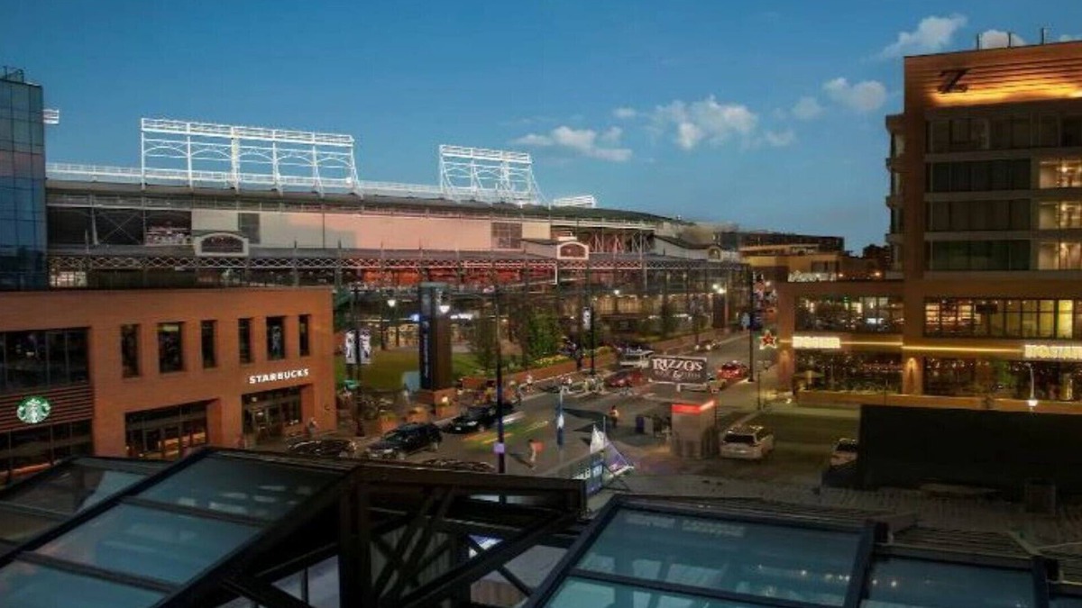 Wrigleyville House | New home w/view & party deck - 2nd Floor