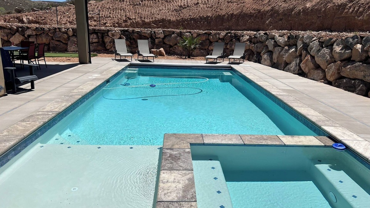 Virgin House | New home! Zion's Edge, Kolob Canyon, Private Pool, Hot Tub, Views!