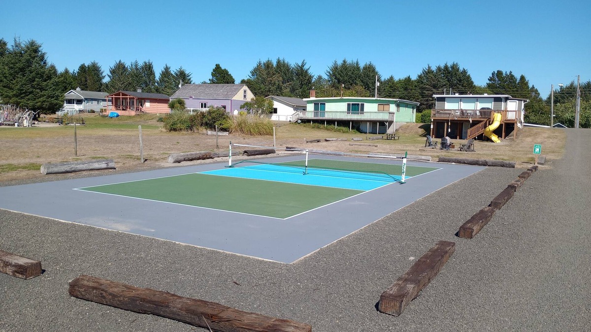 Long Beach House | NEW HOT TUB, Dog Friendly, Amazing Ocean views, Game room (Surf2)